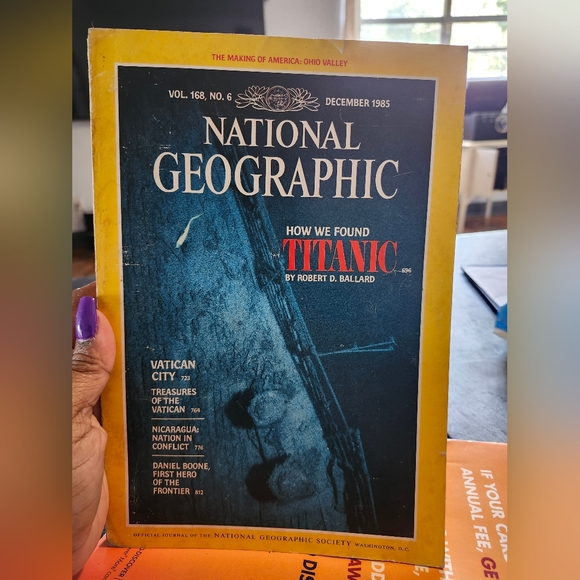 Random National Geographic Magazines - Picture 11 of 12